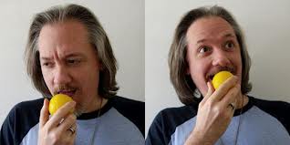 Eating-lemons-like-fruit-lemonade