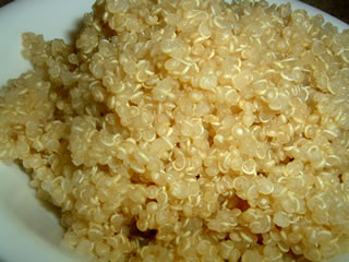 cooked-quinoa-pile