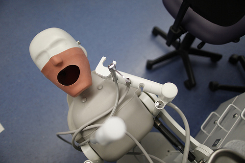 robo-dentist-performs