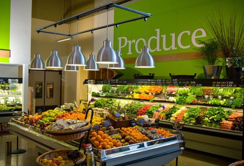 supermarket-interior-produce-arrangements-fruits-vegetables