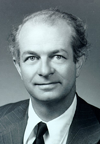 Linus-Pauling-portrait